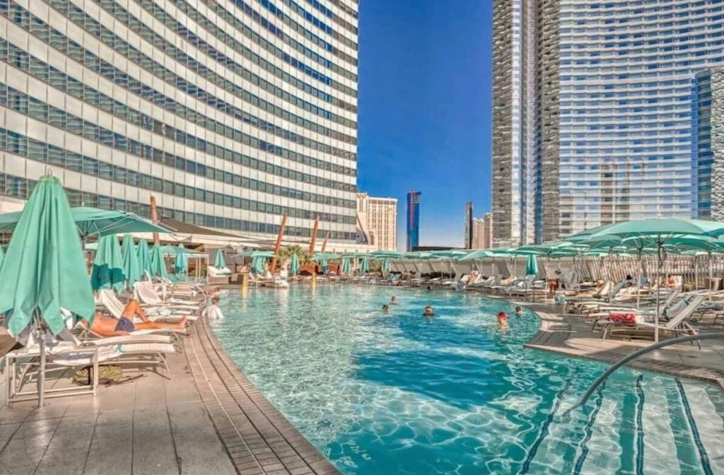 Swimmingpoolen hos eller tæt på Vdara Condo Hotel