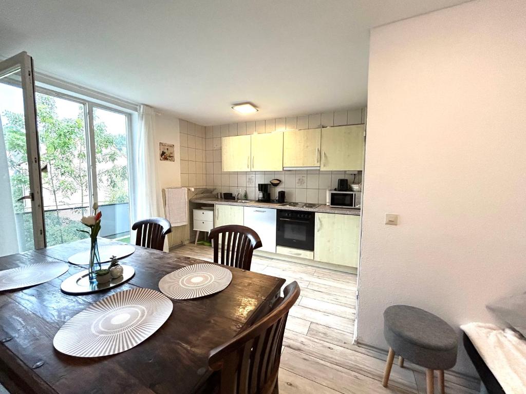 Nhà bếp/bếp nhỏ tại Apartment AlbGlück 1 Hechingen, 2 Schlafzimmer, bis 5 Personen, Burg 5 km