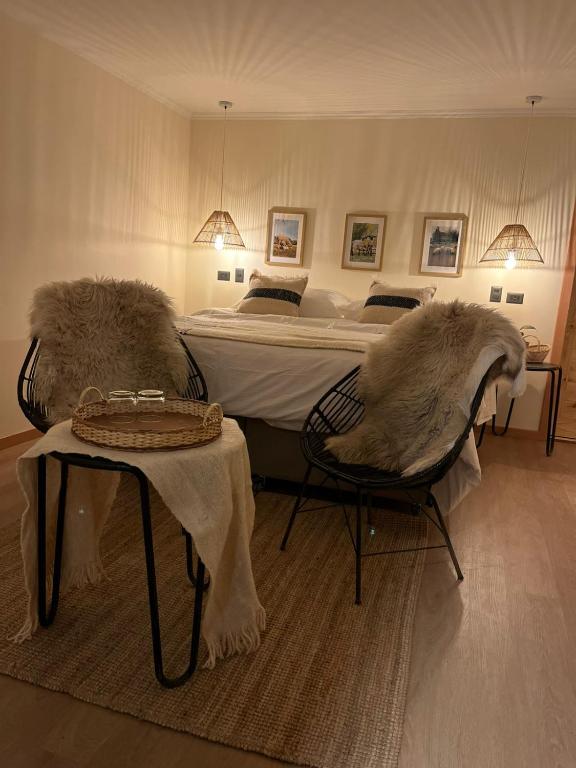 a bedroom with a bed and a table and chairs at Uva Dulce B&B in Tunca Arriba