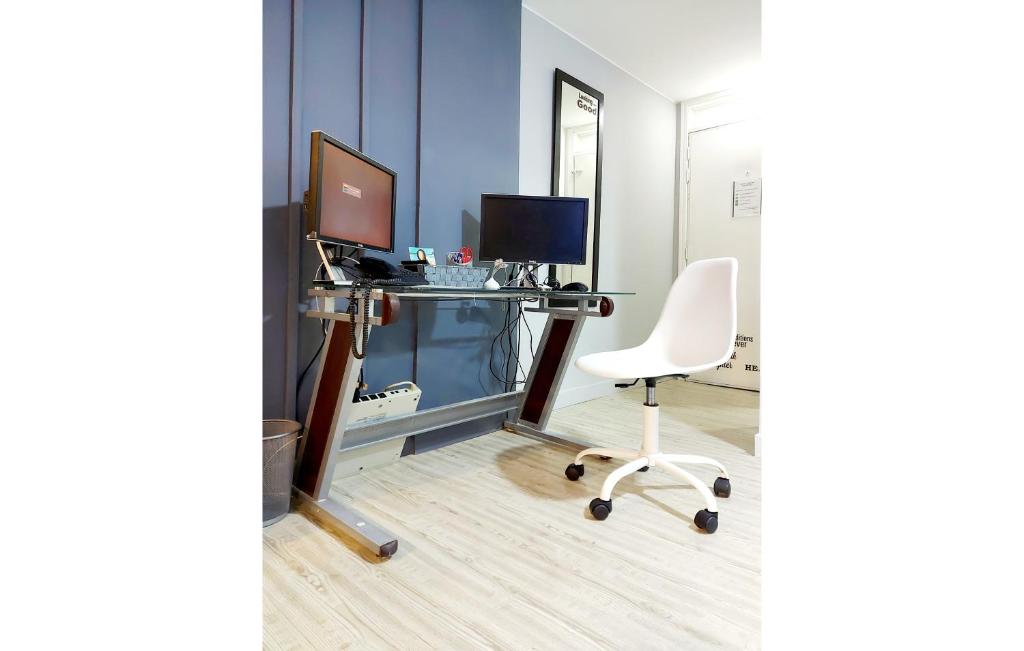 an office with a desk with a computer and a chair at Exec-Suite - Top Rated Stay in Downtown - Comfort & Quality in Bogotá