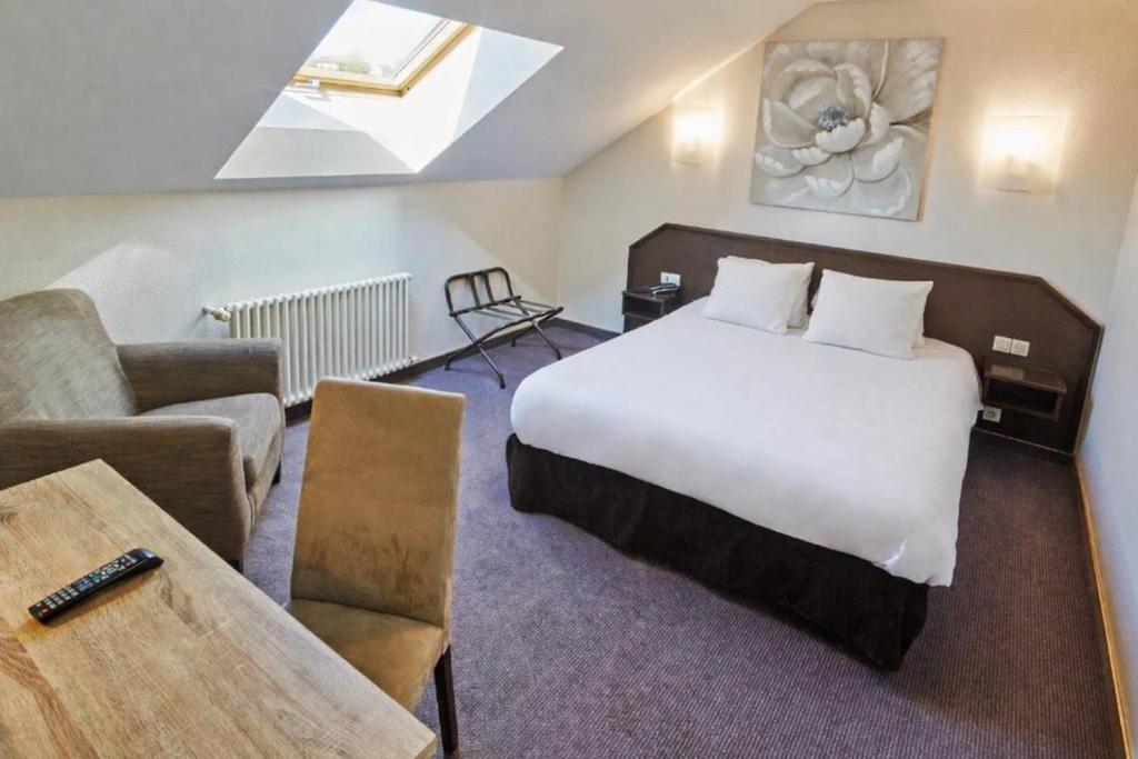 Campanile Epinal Centre - Gare - One Double Bed One Double Sofa Bed - Superior Room