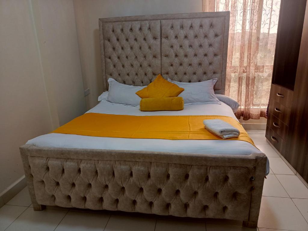 En eller flere senge i et værelse på Heri Ngong Heights 5th floor