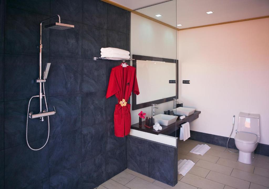 Koupelna v ubytování Vilamendhoo Island Resort & Spa