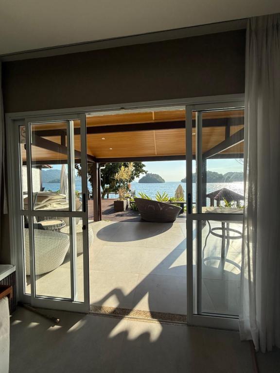 En balkon eller terrasse på Angra pé na areia