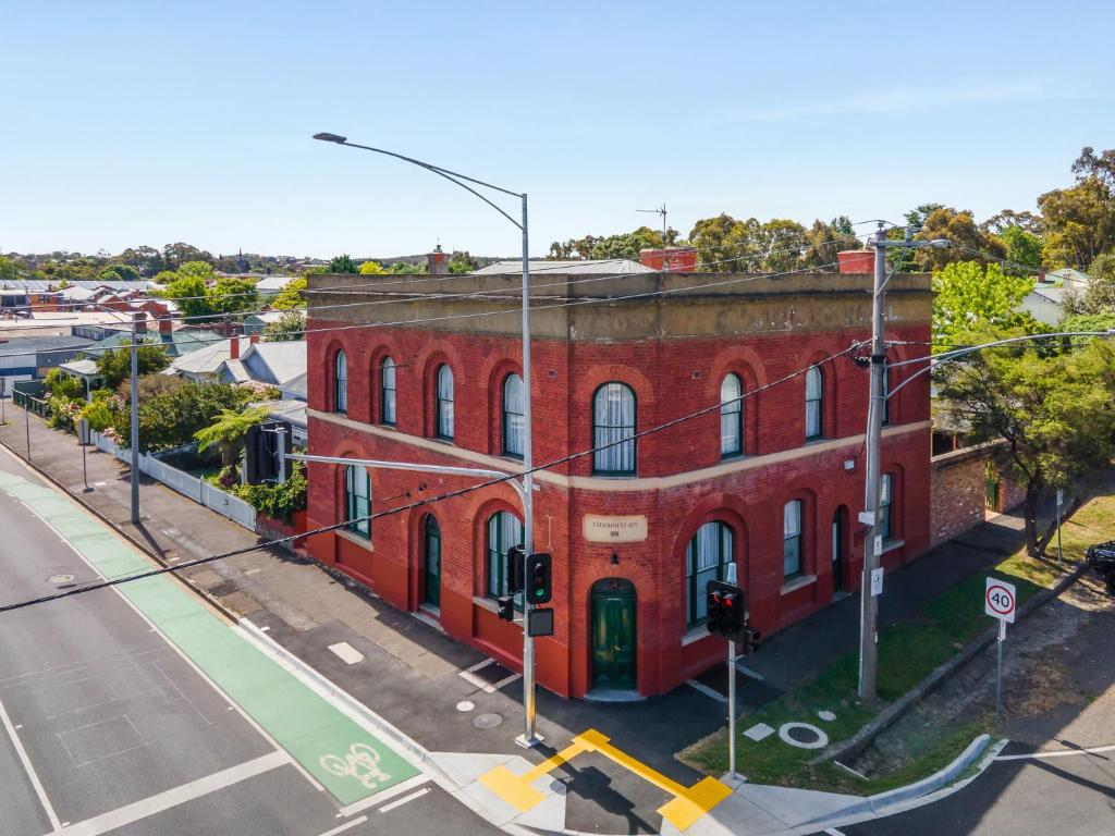 a red brick building on the corner of a street at The Globe in Castlemaine
