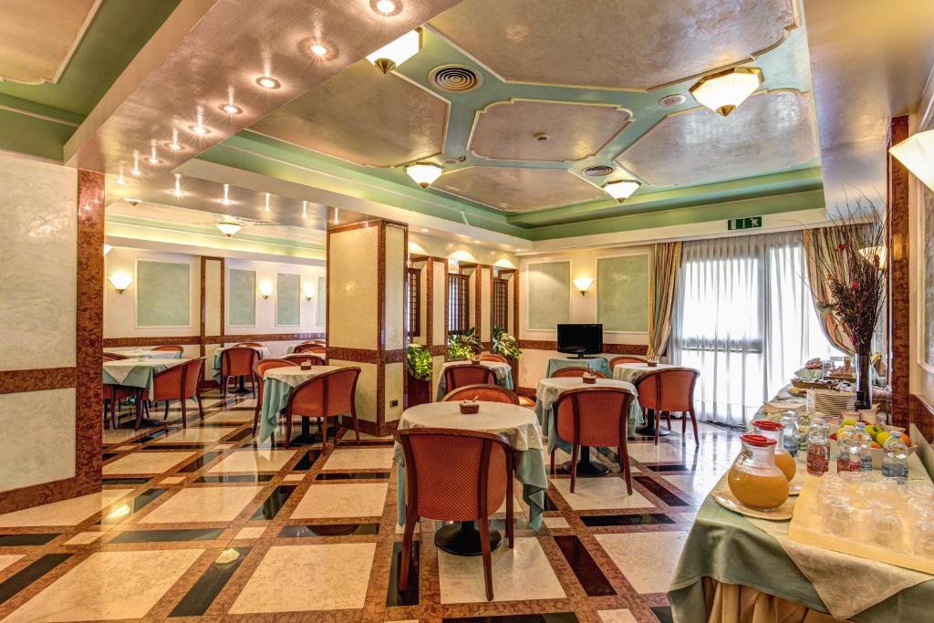 Restaurace v ubytování Hotel Motel Regal