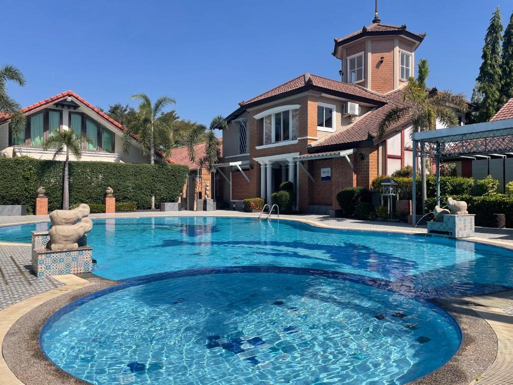 Swimmingpoolen hos eller tæt på Rosie Garden & Home