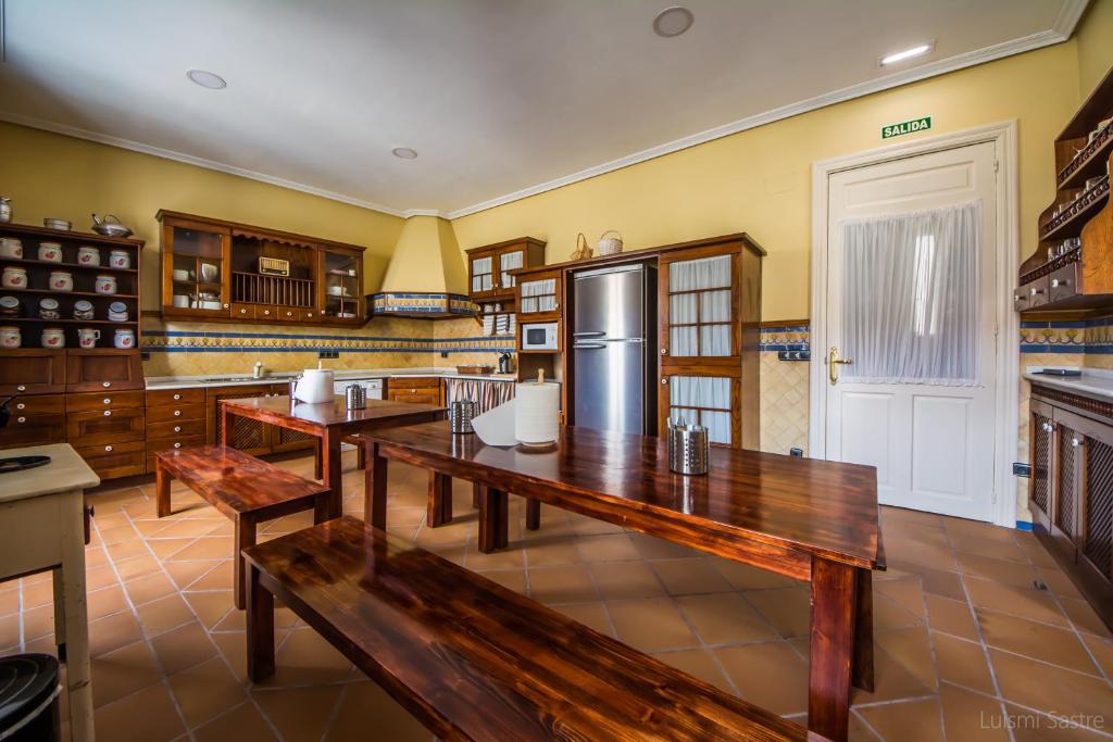 A kitchen or kitchenette at Hostel Covent Garden by gaiarooms