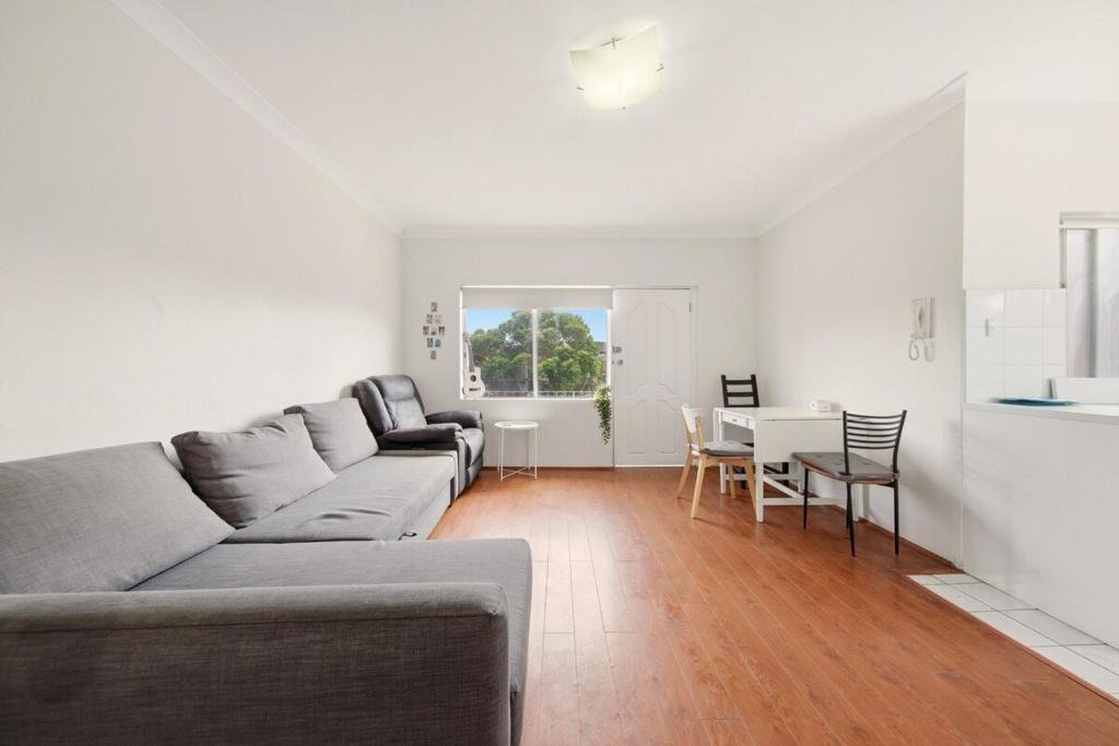 Et opholdsområde på Hillsdale Affordable Cottage