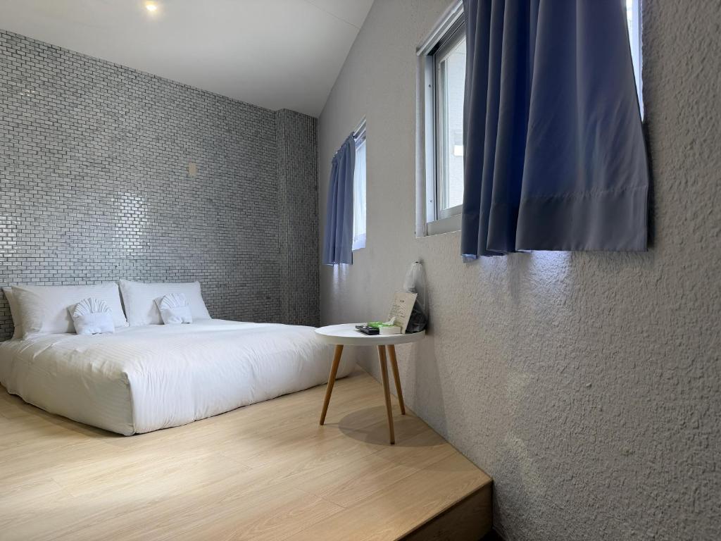 En eller flere senge i et værelse på King Wow Inn