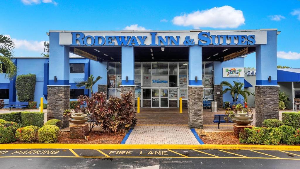 a building with a sign that reads roeway inn and suites at Rodeway Inn & Suites Fort Lauderdale Airport & Cruise Port in Fort Lauderdale