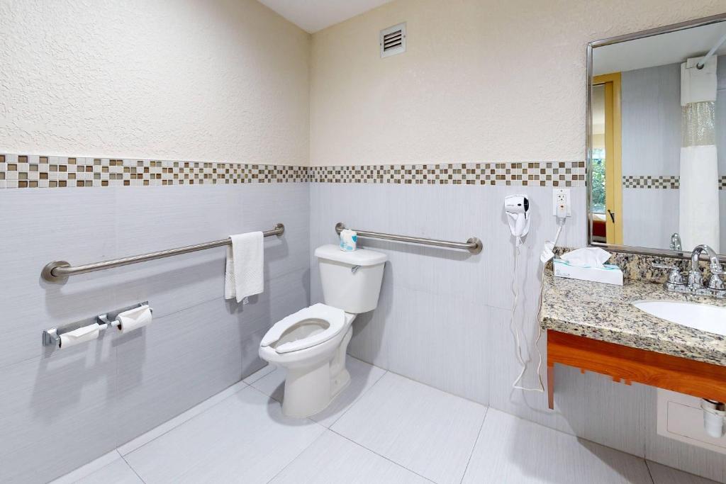 Rodeway Inn & Suites Fort Lauderdale Airport & Cruise Port - 
