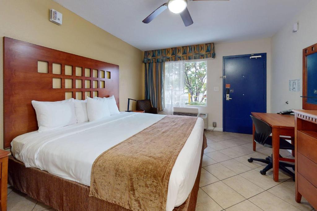 Rodeway Inn & Suites Fort Lauderdale Airport & Cruise Port - 