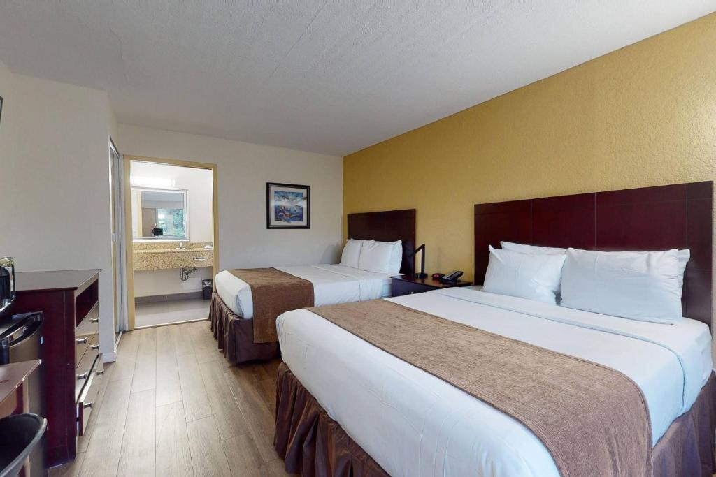 Rodeway Inn & Suites Fort Lauderdale Airport & Cruise Port - 