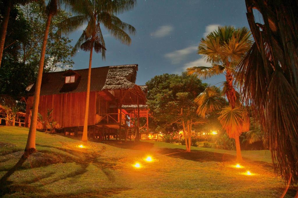 Zahrada ubytování Pacaya Samiria Amazon Lodge - ALL INCLUSIVE