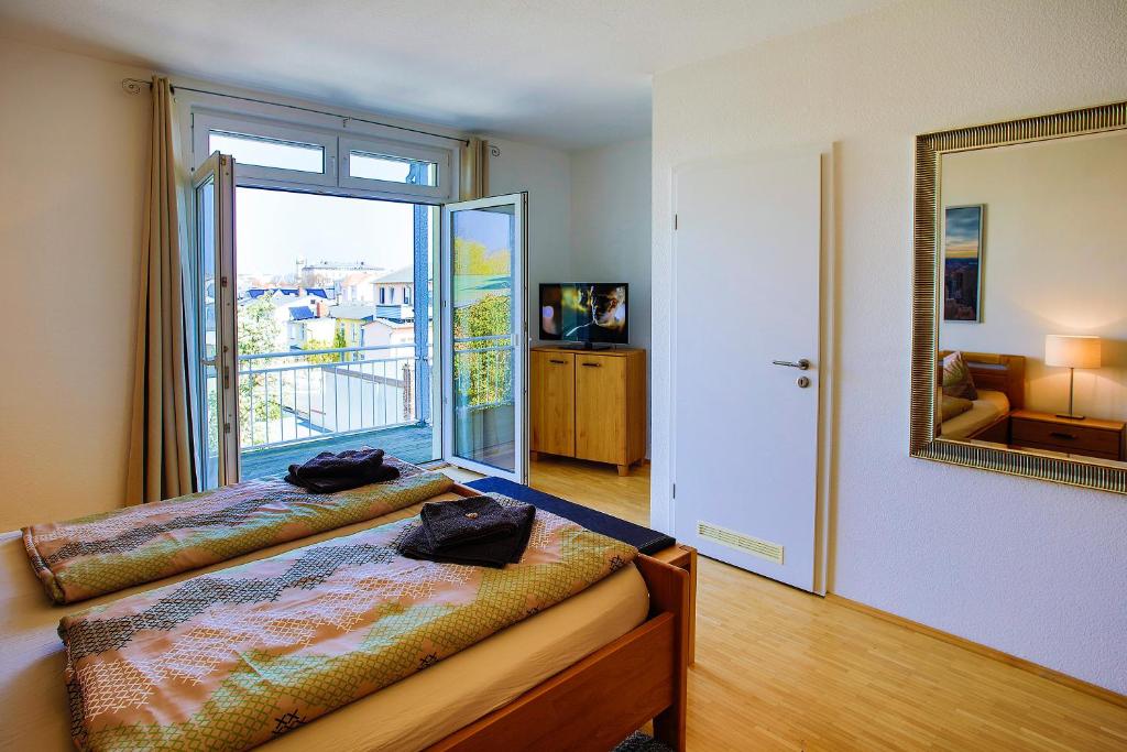 Postel nebo postele na pokoji v ubytování Eicher Ferienwohnungen Warnemünde