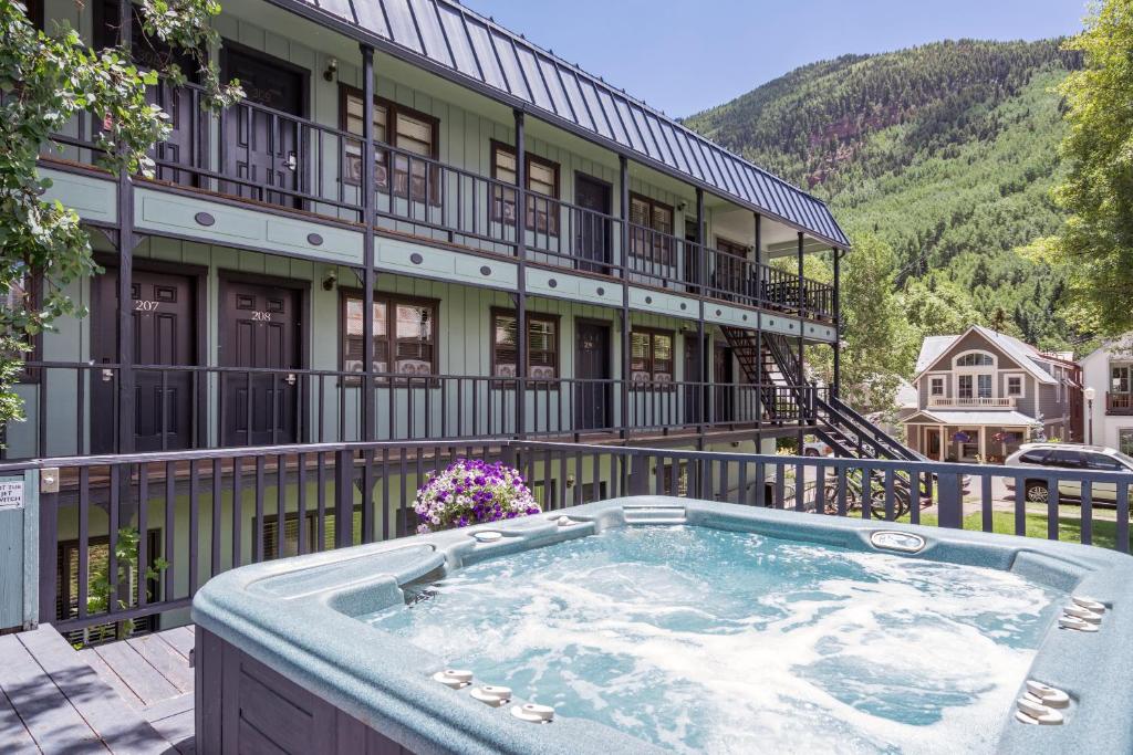 The Victorian Inn photo