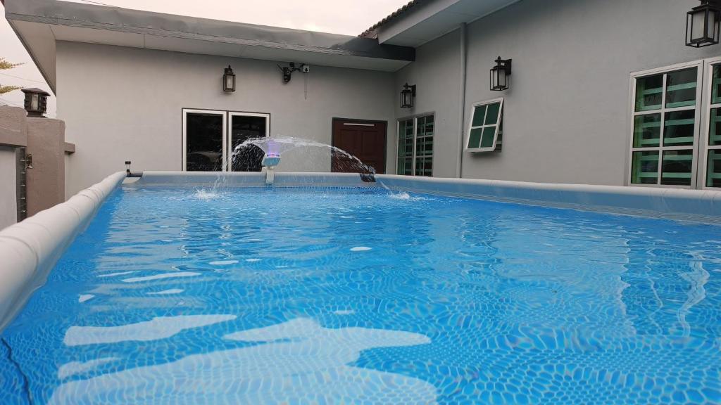 Hồ bơi trong/gần Lapangan Sentosa Homestay Ipoh