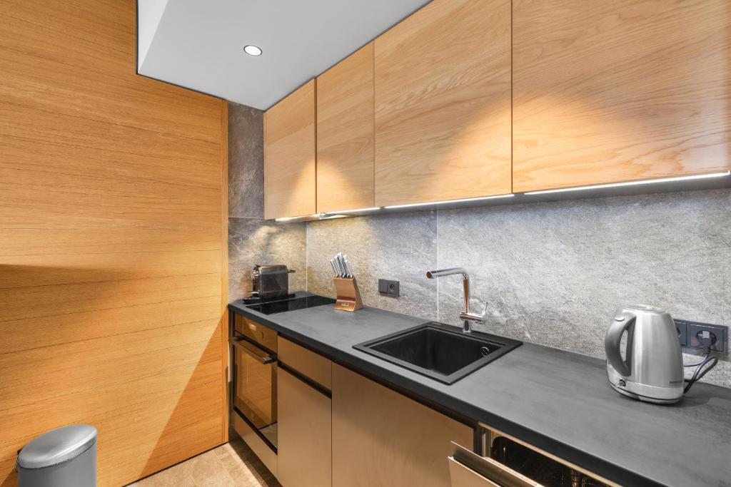 Palace Apartments - 11