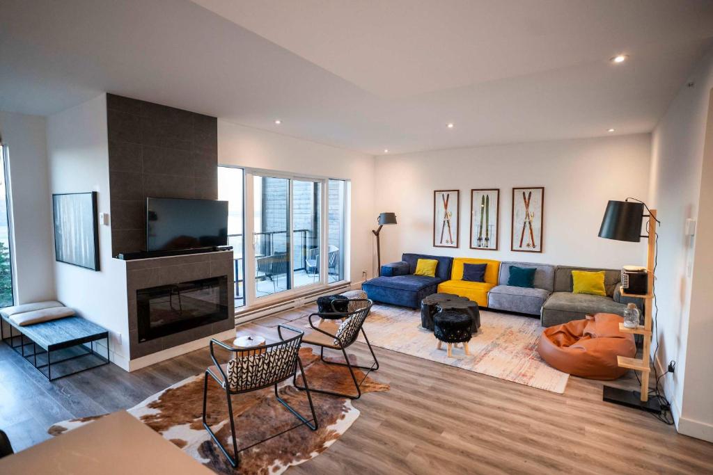 Χώρος καθιστικού στο 307 - Le Repere Condo - View and Modern Comfort