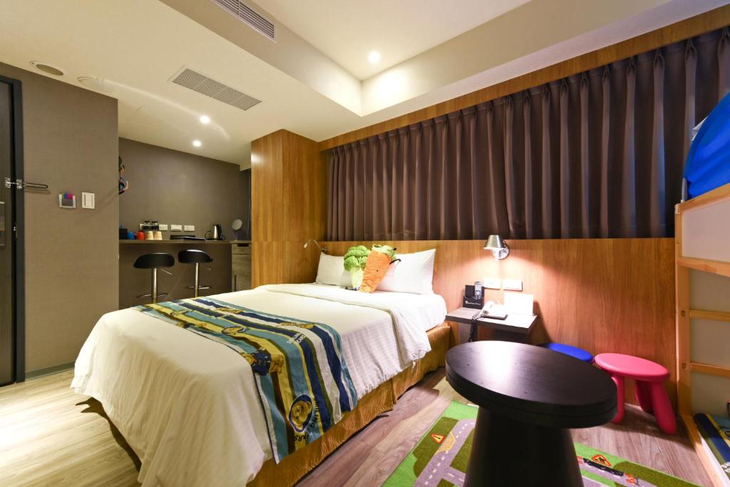 Postel nebo postele na pokoji v ubytování Blue Coast Hotel