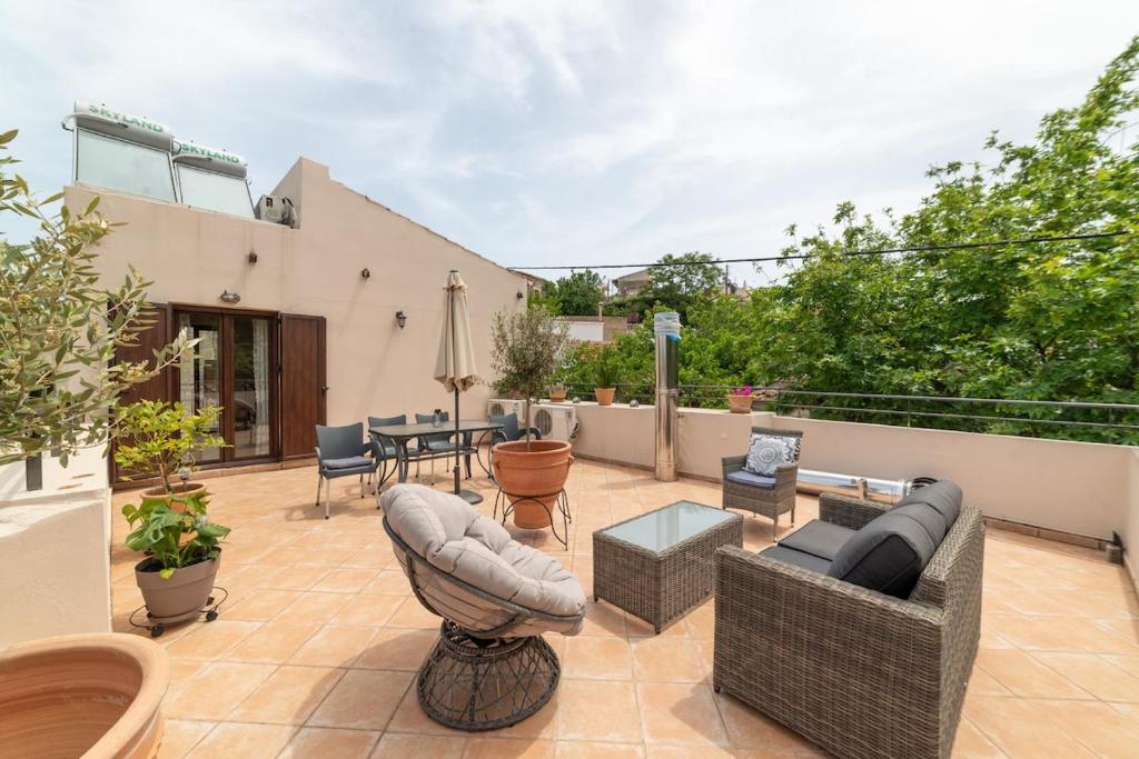 Et opholdsområde på Luxurious Villa Mountain views & close to the sea