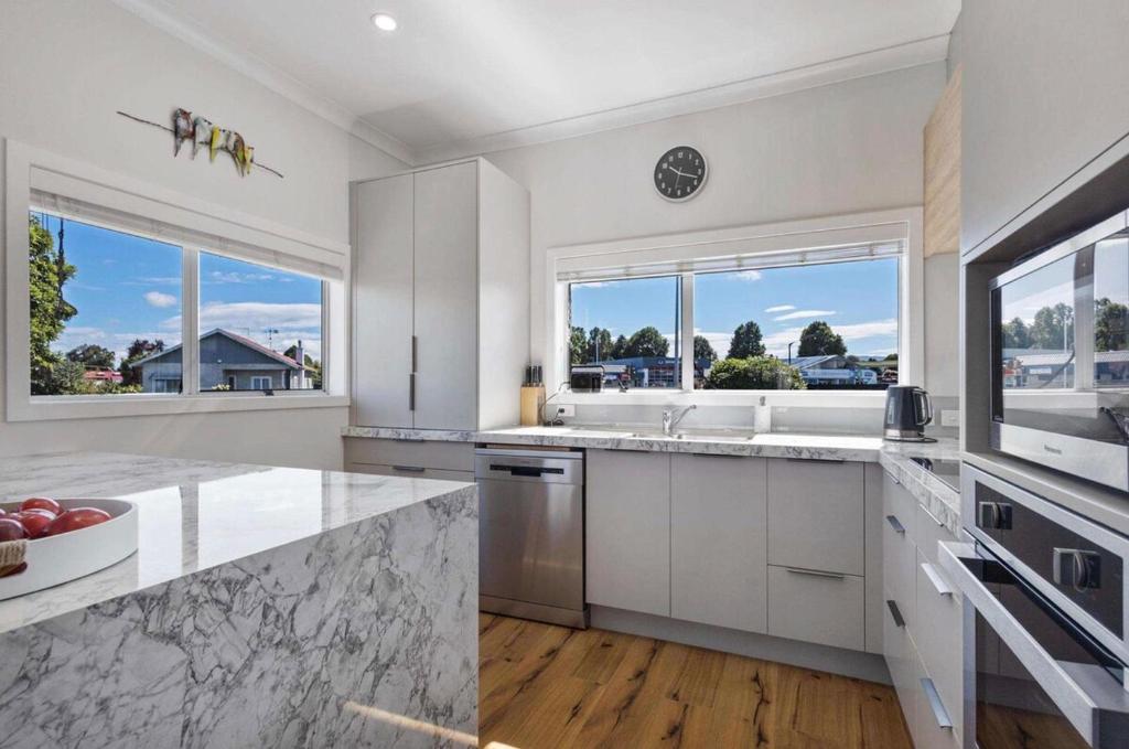 Køkken eller tekøkken på In CBD! 3bed! LOTR Cinema Experience! All Perks!