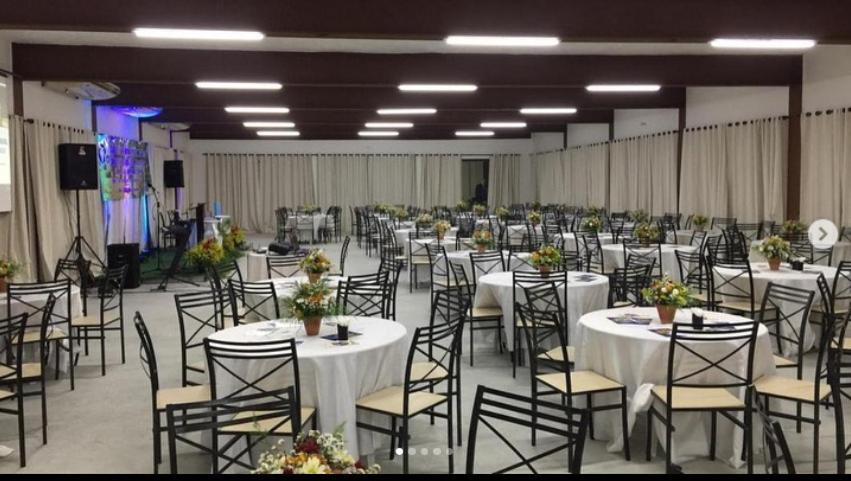 En restaurant eller et andet spisested på Flat no condomíno Monte Castelo em Gravatá-PE