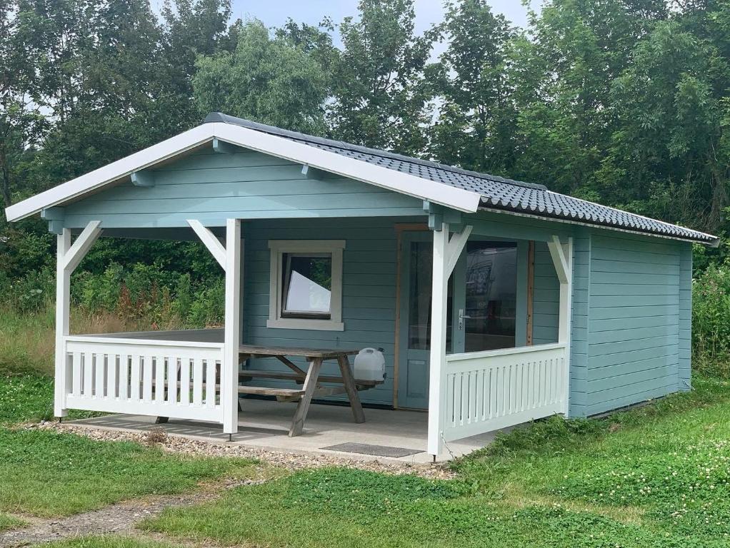 a blue shed with a picnic table in it at Camping Suderse - De Protter in Workum