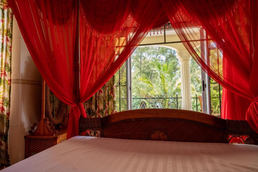 Giường trong phòng chung tại Beachside Apartments Pointe aux Piments