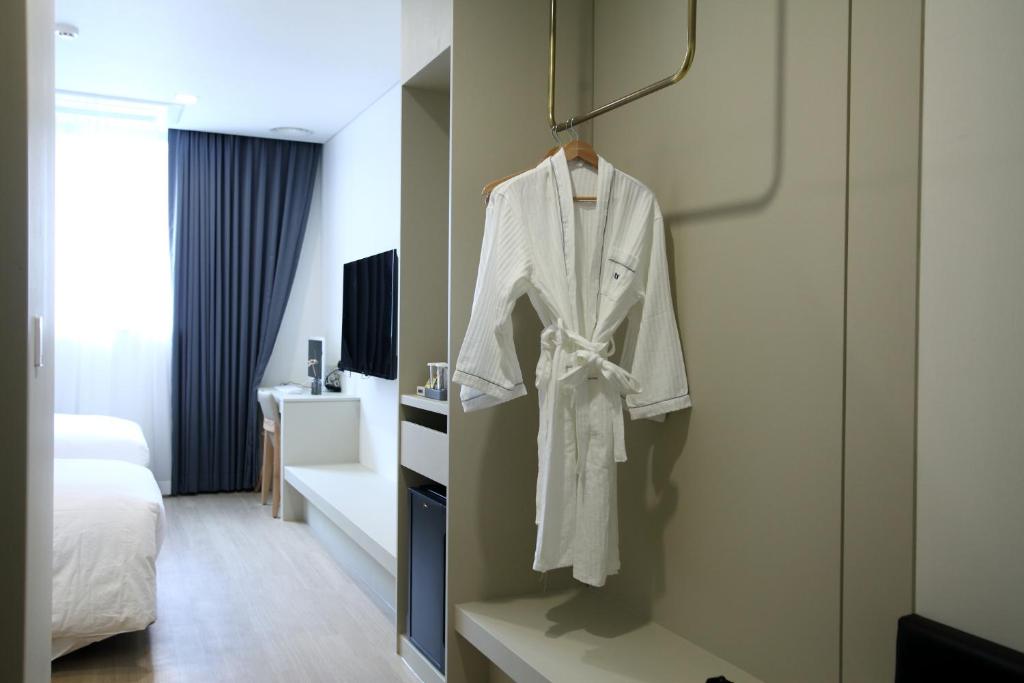 Postel nebo postele na pokoji v ubytování Bricks Hotel