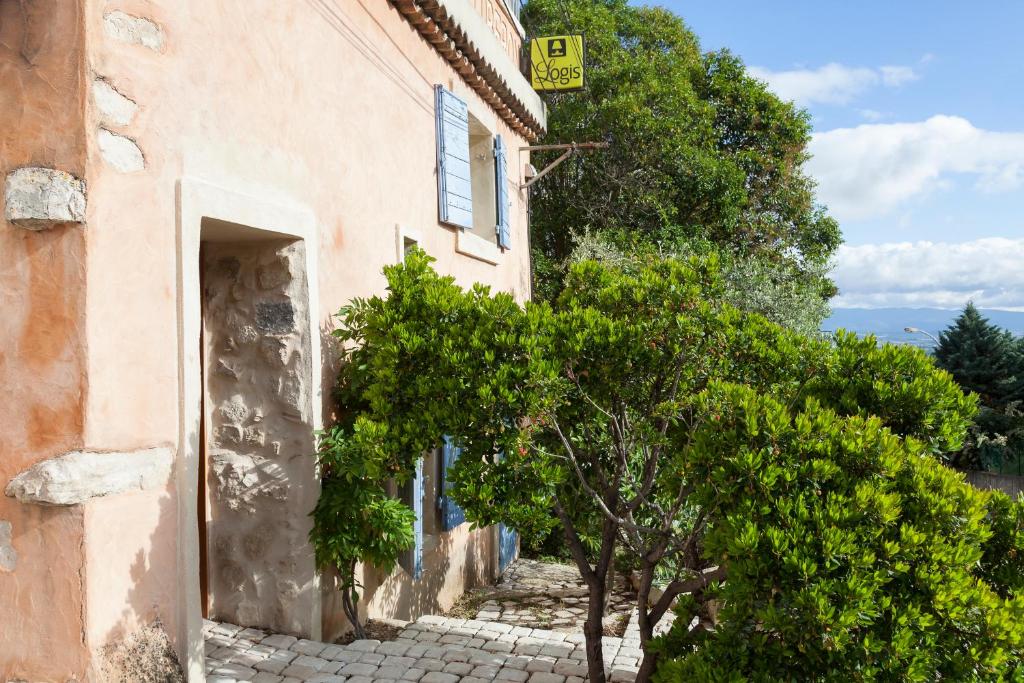 Φωτογραφία από το άλμπουμ του Logis Le Mas Et La Flambee Du Luberon σε Venelles