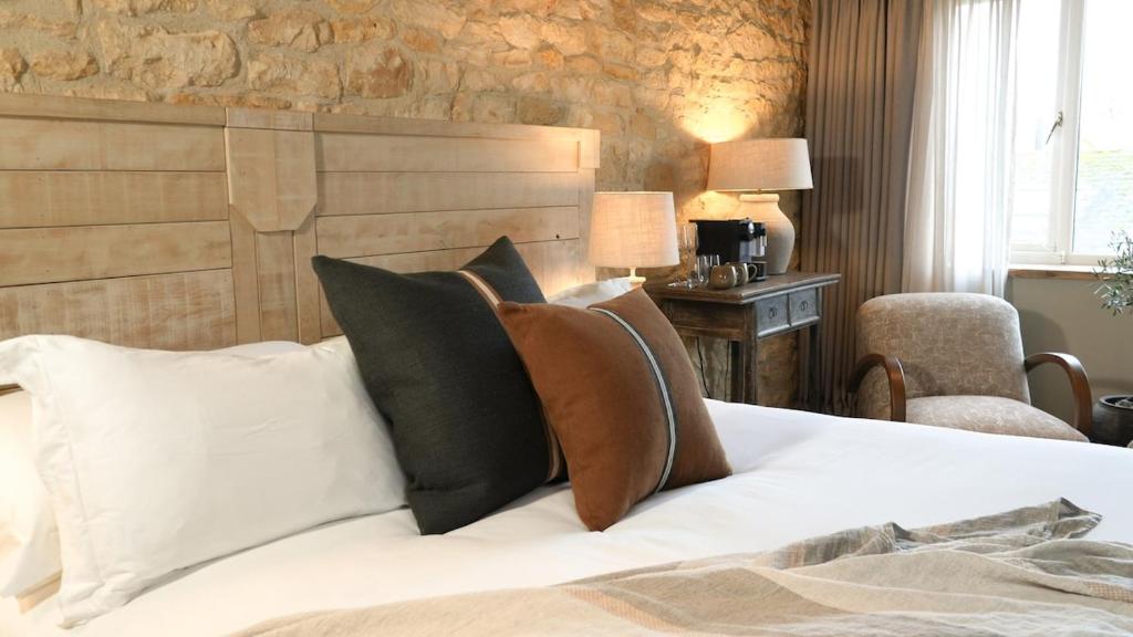 En eller flere senge i et værelse på Schoolhouse Snug