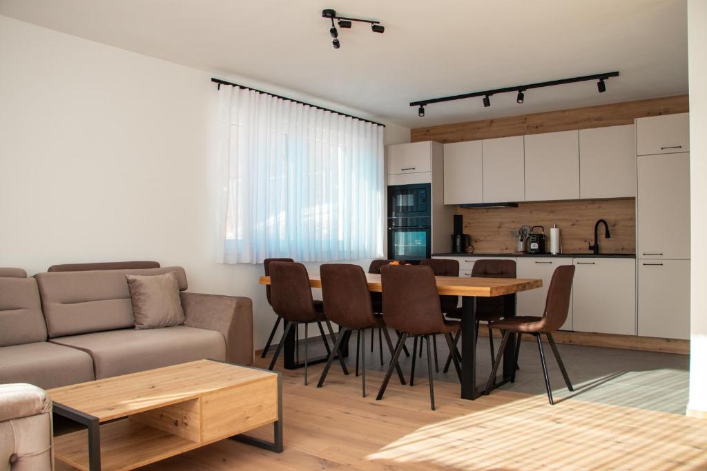 Køkken eller tekøkken på Alpen Sky Apartments