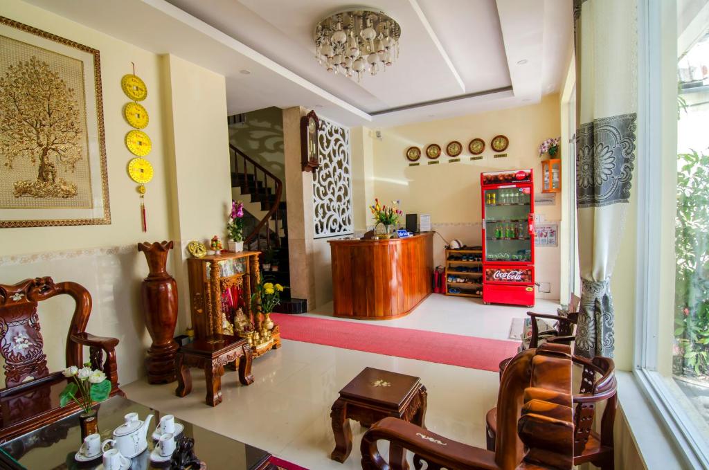 a room with chairs and tables and a store at Kim Hồng Nhật Guest House in Phú Quốc