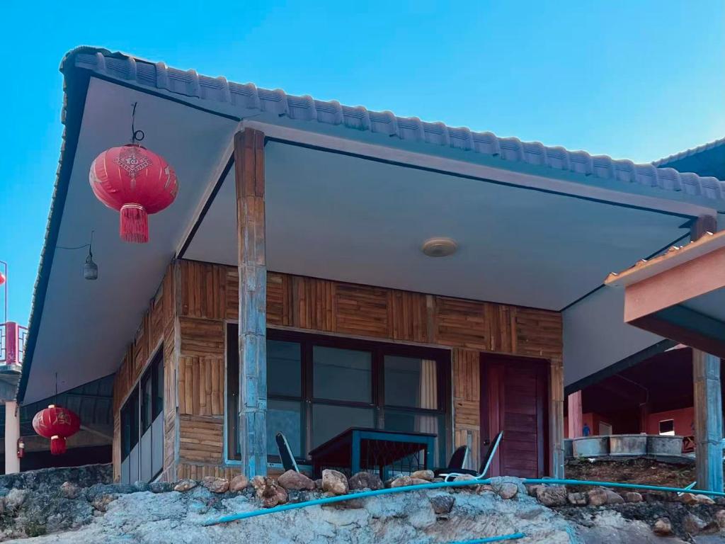 Bygningen som feriehuset ligger i