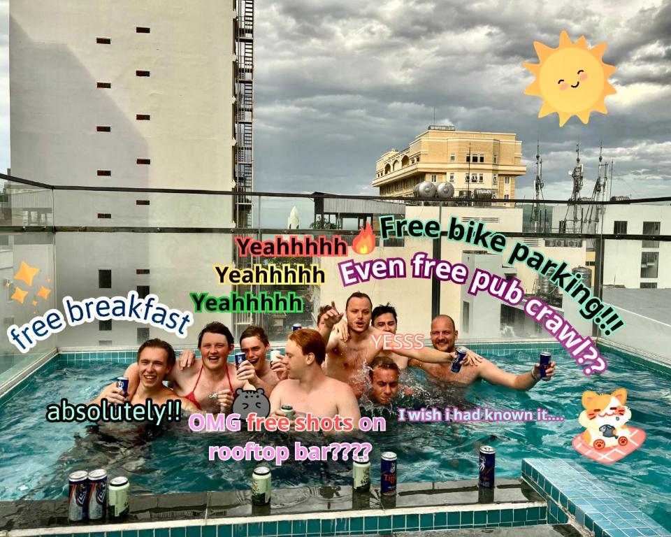 Bazén v ubytování Bondi Backpackers Nhatrang nebo v jeho okolí