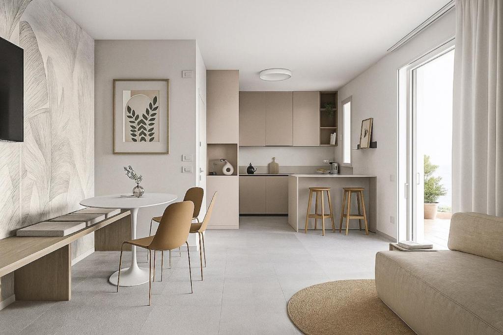 eine Küche und ein Wohnzimmer mit Tisch und Stühlen in der Unterkunft Vibra Tahiti Comfort in Lido di Jesolo