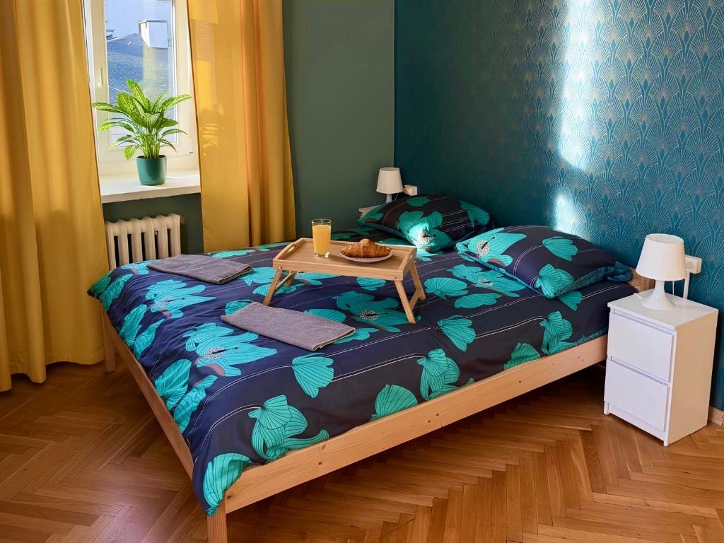 En eller flere senge i et værelse på Oliwka Hostel