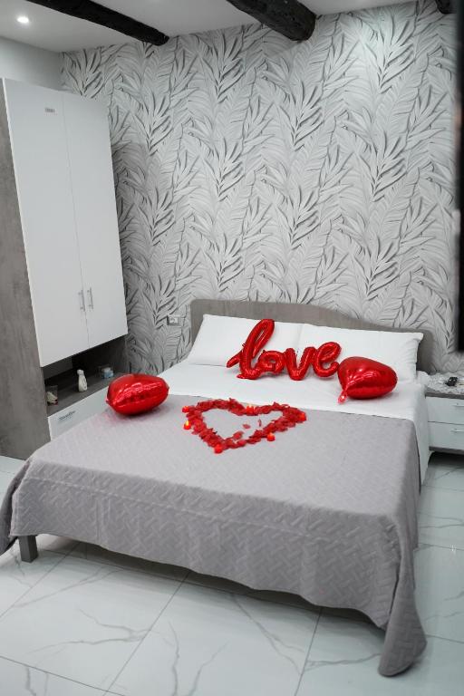 a bedroom with a bed with red pillows on it at B&B A Da Ziett Suite in Naples
