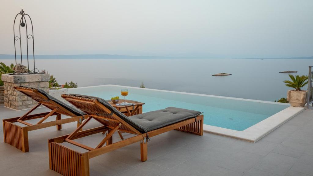 Swimmingpoolen hos eller tæt på Villa Brig by Villas Guide