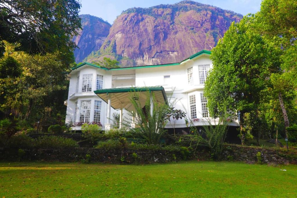 En generel udsigt til bjerge eller udsigt til bjerge taget fra feriehuset