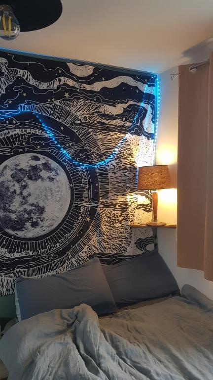 En eller flere senge i et værelse på Chambre Lyon 9 Gorge de Loup Ligne D