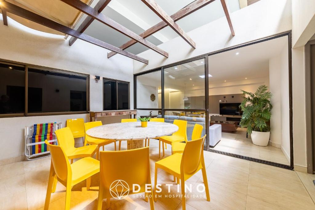 Posezení v ubytování Barra Bali – Térreo com 4 Quartos para Até 12 Pessoas | Destino BSM 002