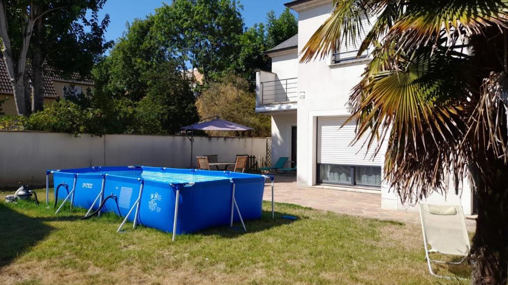 Bazén v ubytování Villa d'architecte 4 chambres 9 Personnes Proche Disney Paris nebo v jeho okolí