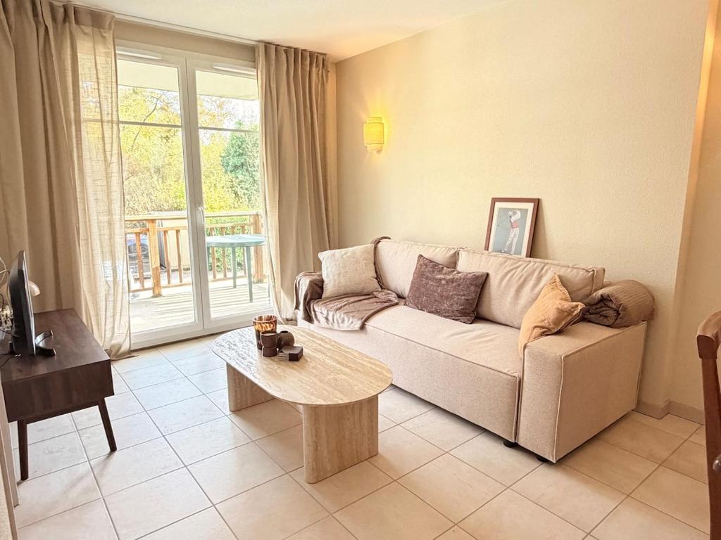 a living room with a couch and a coffee table at Le Clos de Beaune in Levernois