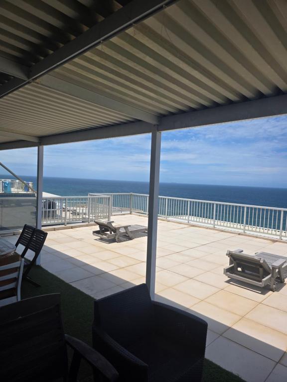 een balkon met uitzicht op de oceaan bij 101 Camarque - 3 Bedroom Apartment In Umdloti - 180 Degree Sea Views in Umdloti