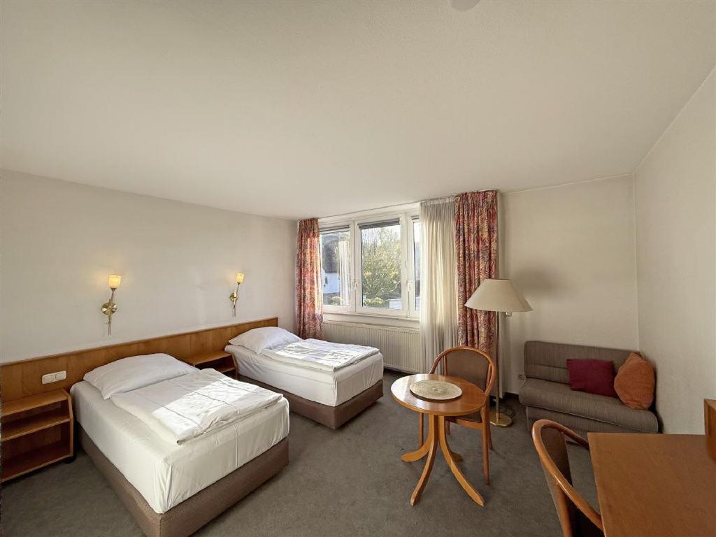 Postel nebo postele na pokoji v ubytování Hotel Stiftswingert