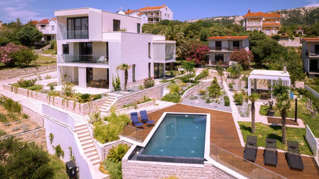 Swimmingpoolen hos eller tæt på Luxury villa Mar with infinity pool in Rab