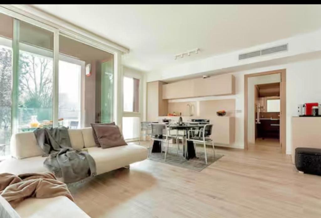 Luxury with Gym near CityLife Metro Portello